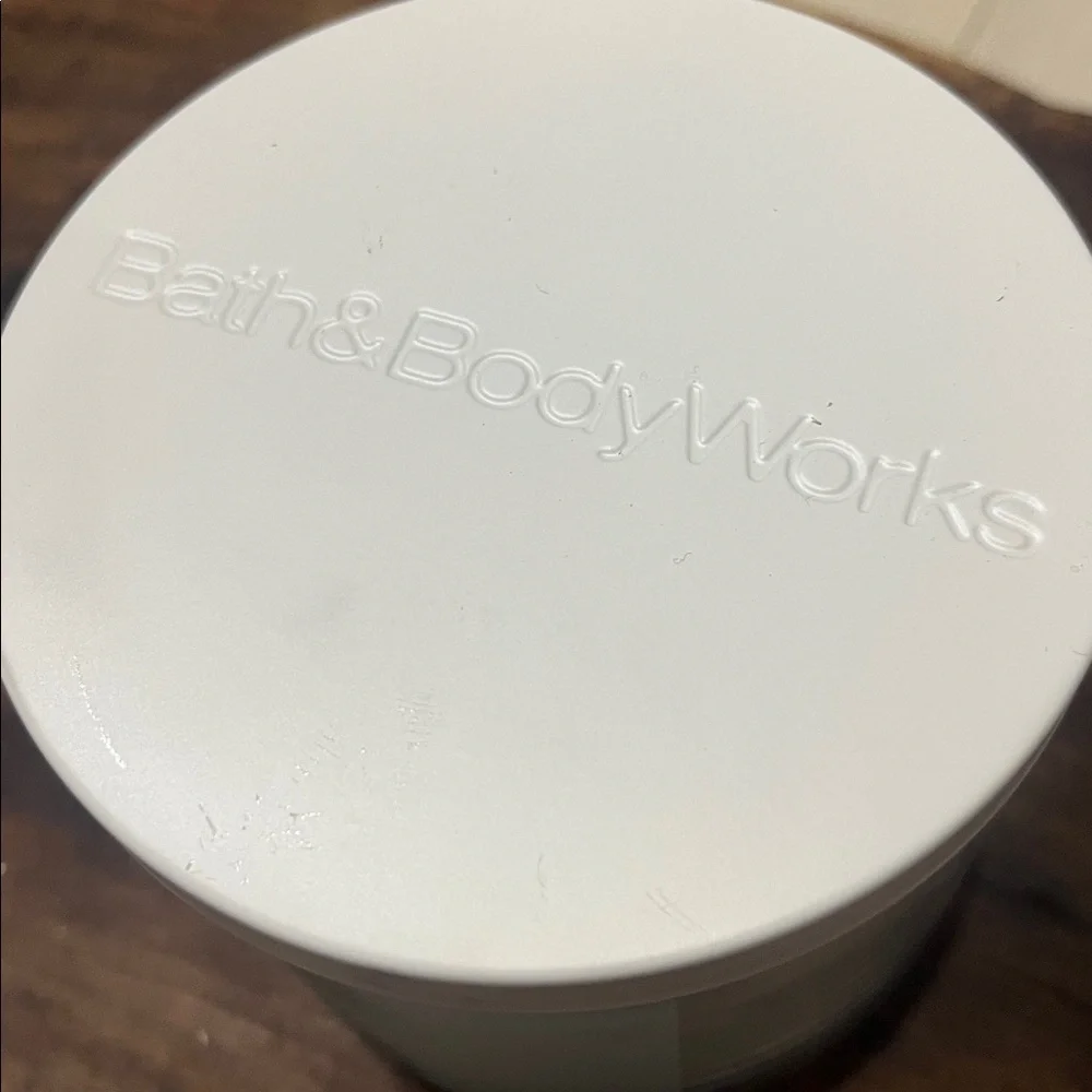 Bath & Body Works Aromatherapy Stress Relief Eucalyptus Spearmint 3 Wick Candle - Picture 6 of 7